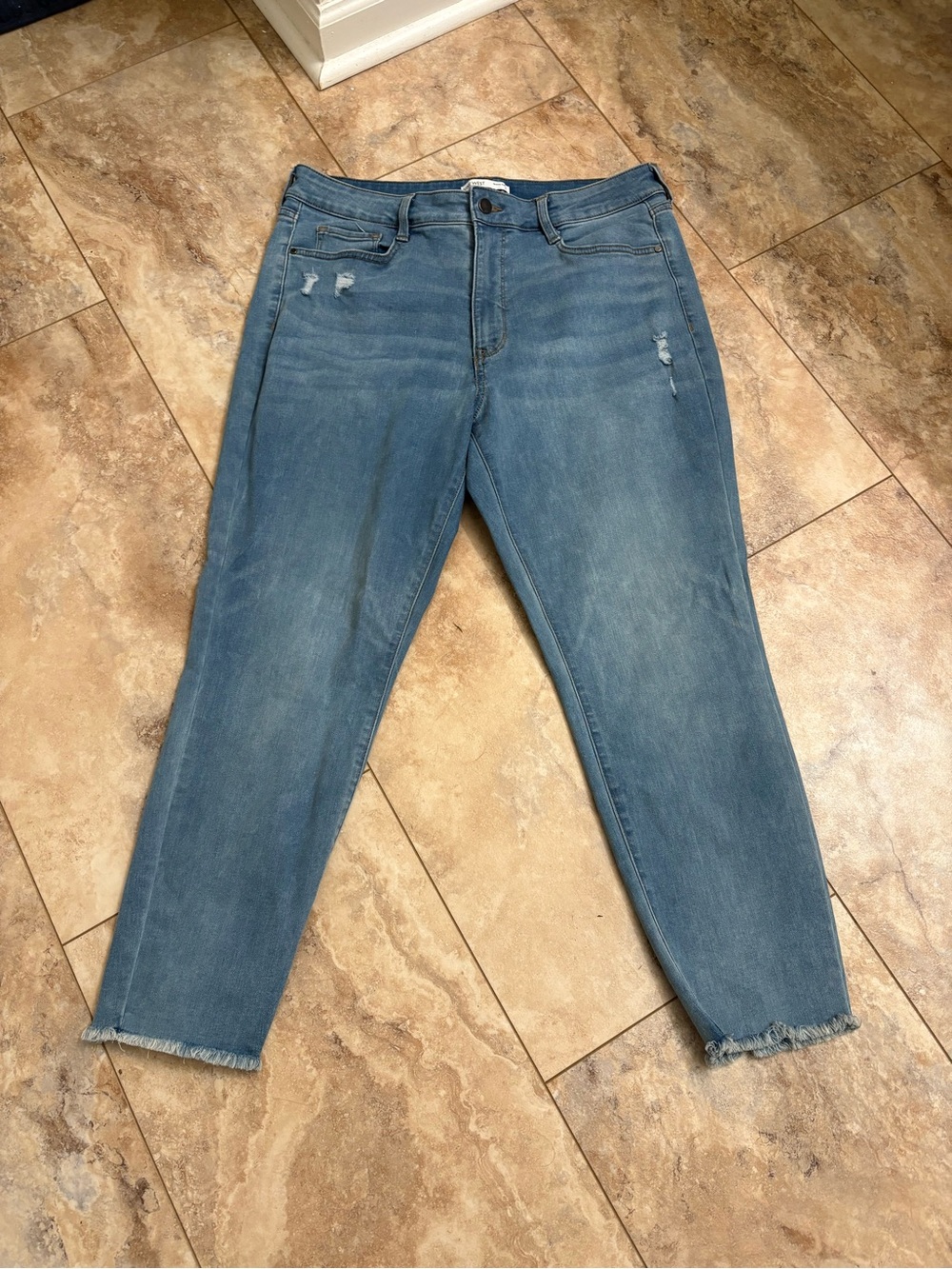 Nine West Light Blue Cropped Frayed-Hem Jeans